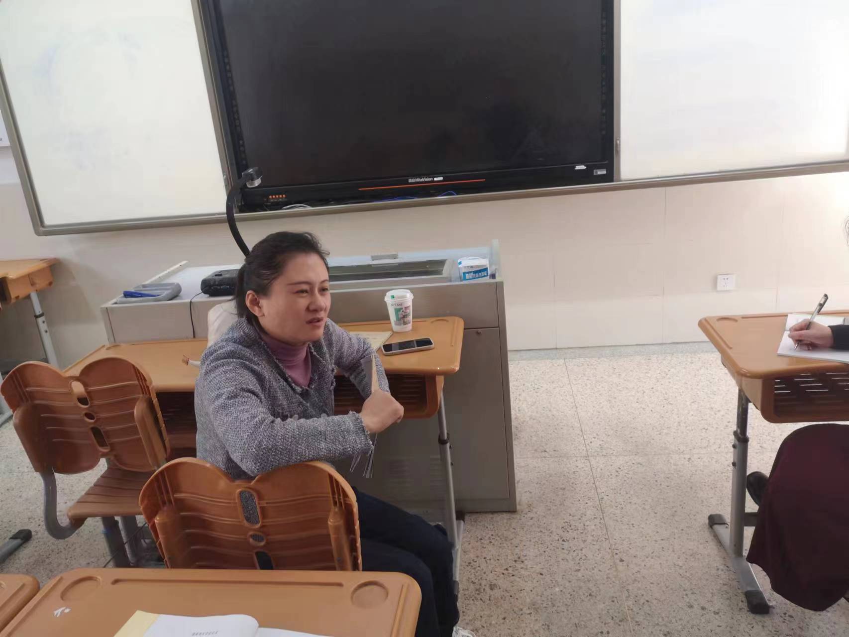 马荣荣教研员 点评.jpg